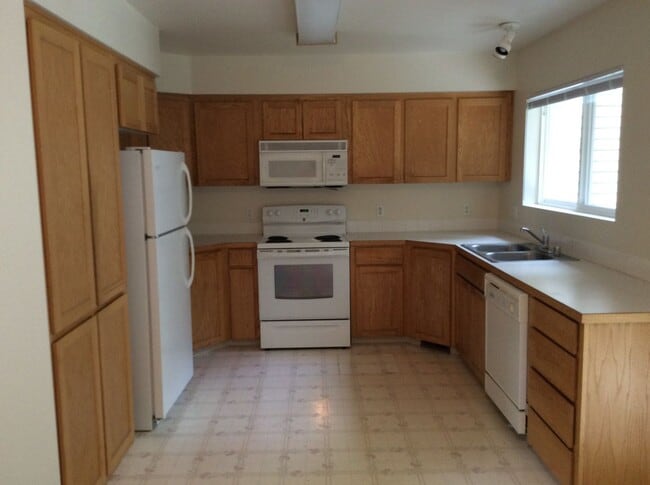 Building Photo - 2430 NW Granite Ct