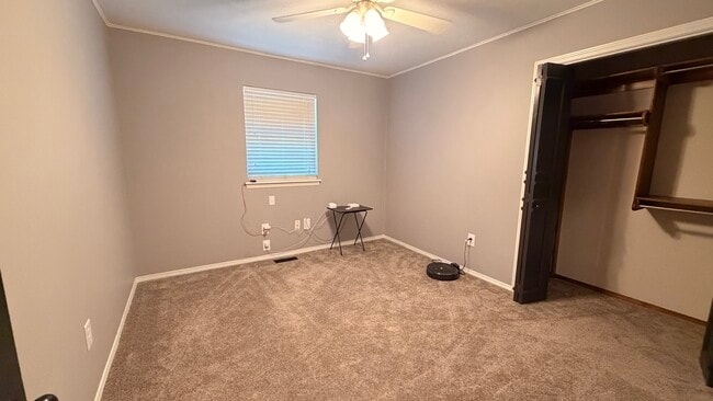 Building Photo - 209 E Cammack St