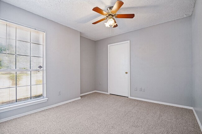 Building Photo - 2230 Cedarwood Dr