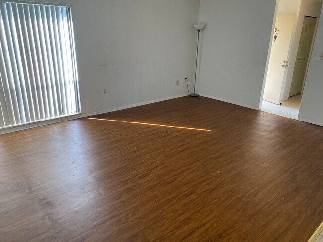Building Photo - LEASE NOW AND ENJOY 50% OFF 2ND MONTH! Spa...