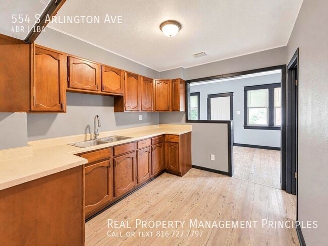 Building Photo - 554 S Arlington Ave