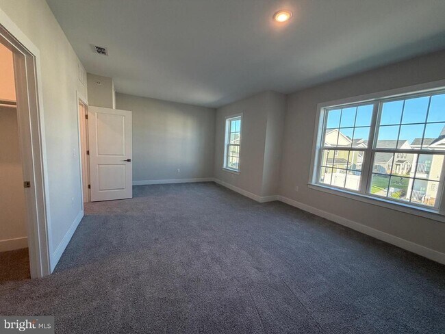 Building Photo - 1404 Justin Dr