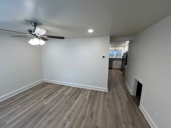 Building Photo - Newly Renovated 1 Bedroom with Washer & Dryer in Neffsville, Electric included!