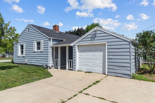 Building Photo - 2 Bedroom House in Green Bay
