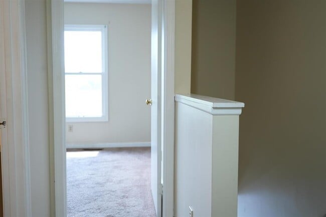 Building Photo - 832 Vine St