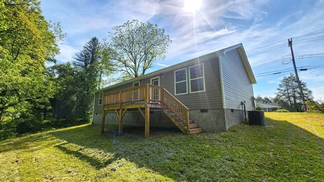 Building Photo - Lovely Newer Home