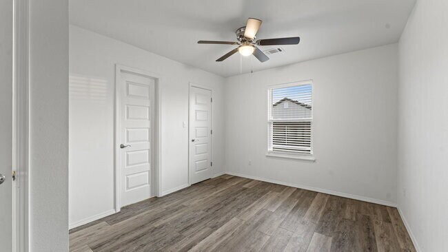 Building Photo - "Spacious 4-Bedroom Duplex with 4.5 Baths ...