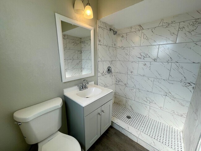 Building Photo - 5593 Hunt Ct