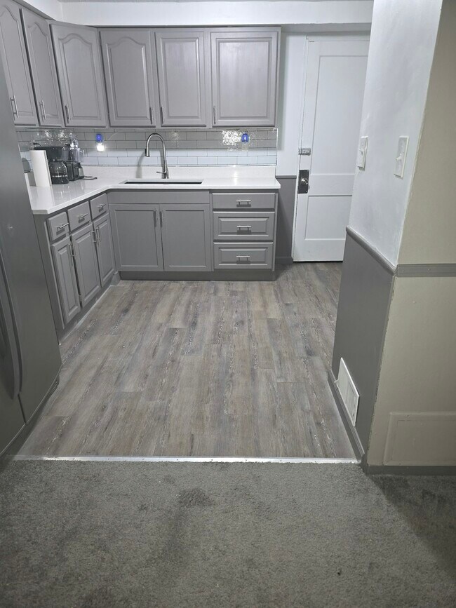 Building Photo - 650 E 130th St