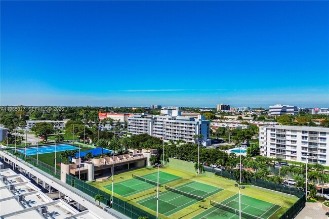 Building Photo - 1800 NE 114th St