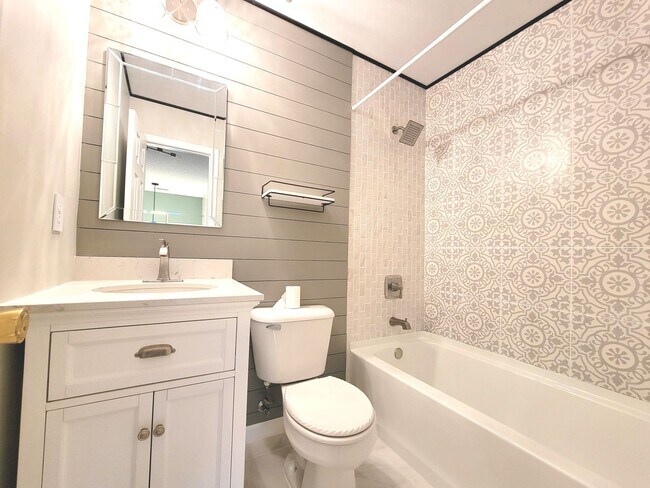 Building Photo - Stunning four bedroom in Charleston National on large lot - Mt. Pleasant