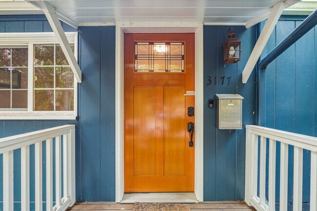 Building Photo - 3177 NE 84th St