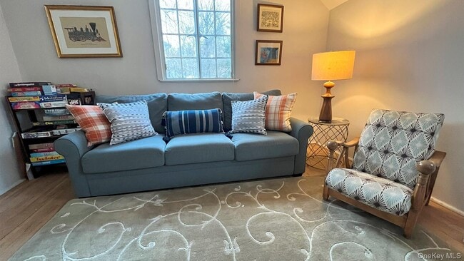 Building Photo - 8 Holly Ln