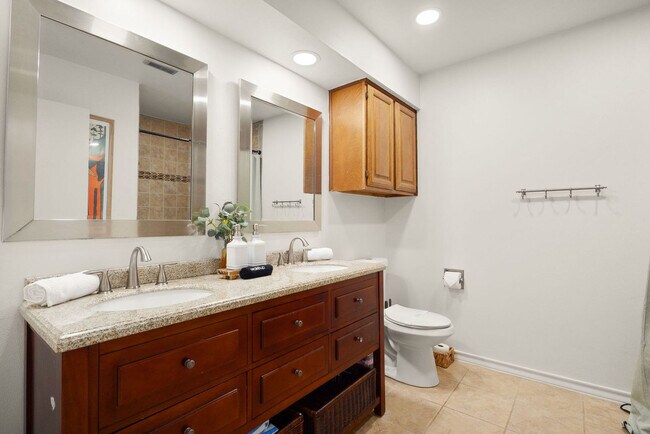 Building Photo - 13702 Yellow Oak Cir