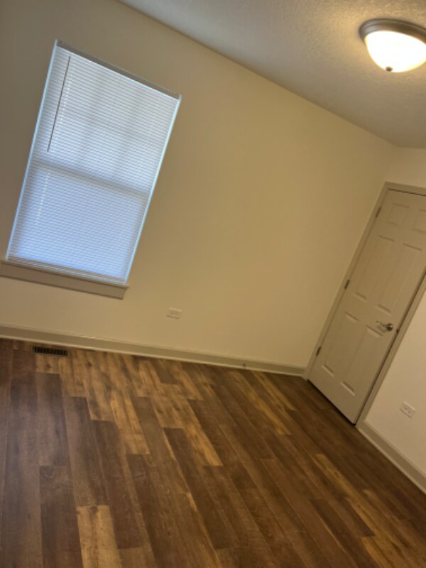 Building Photo - 415 Stewart Ct