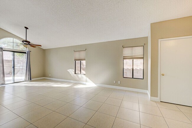 Building Photo - 3 bedroom single story in Henderson!