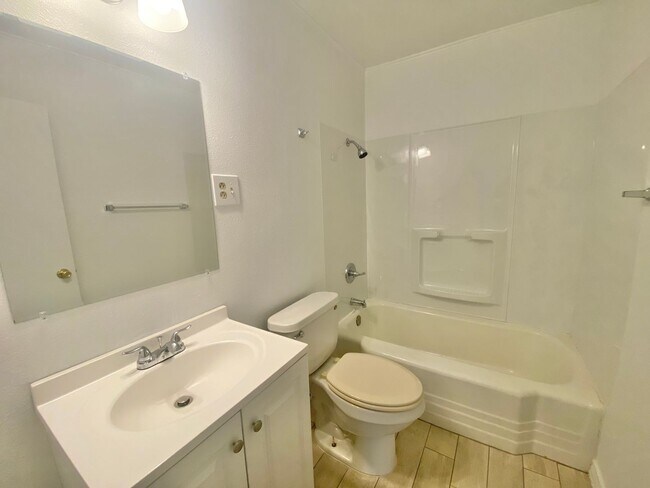 Building Photo - PRE-LEASING NOW. AVAILABLE 7/14