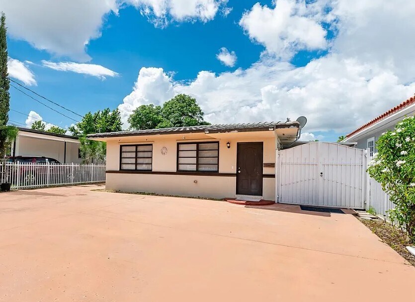 Building Photo - 250 NW 55th Ct