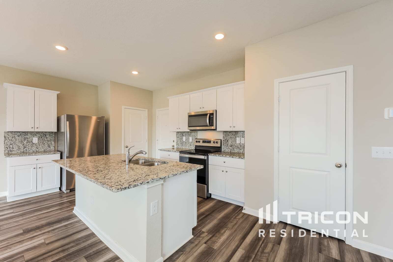 Building Photo - 14347 Palm Ridge