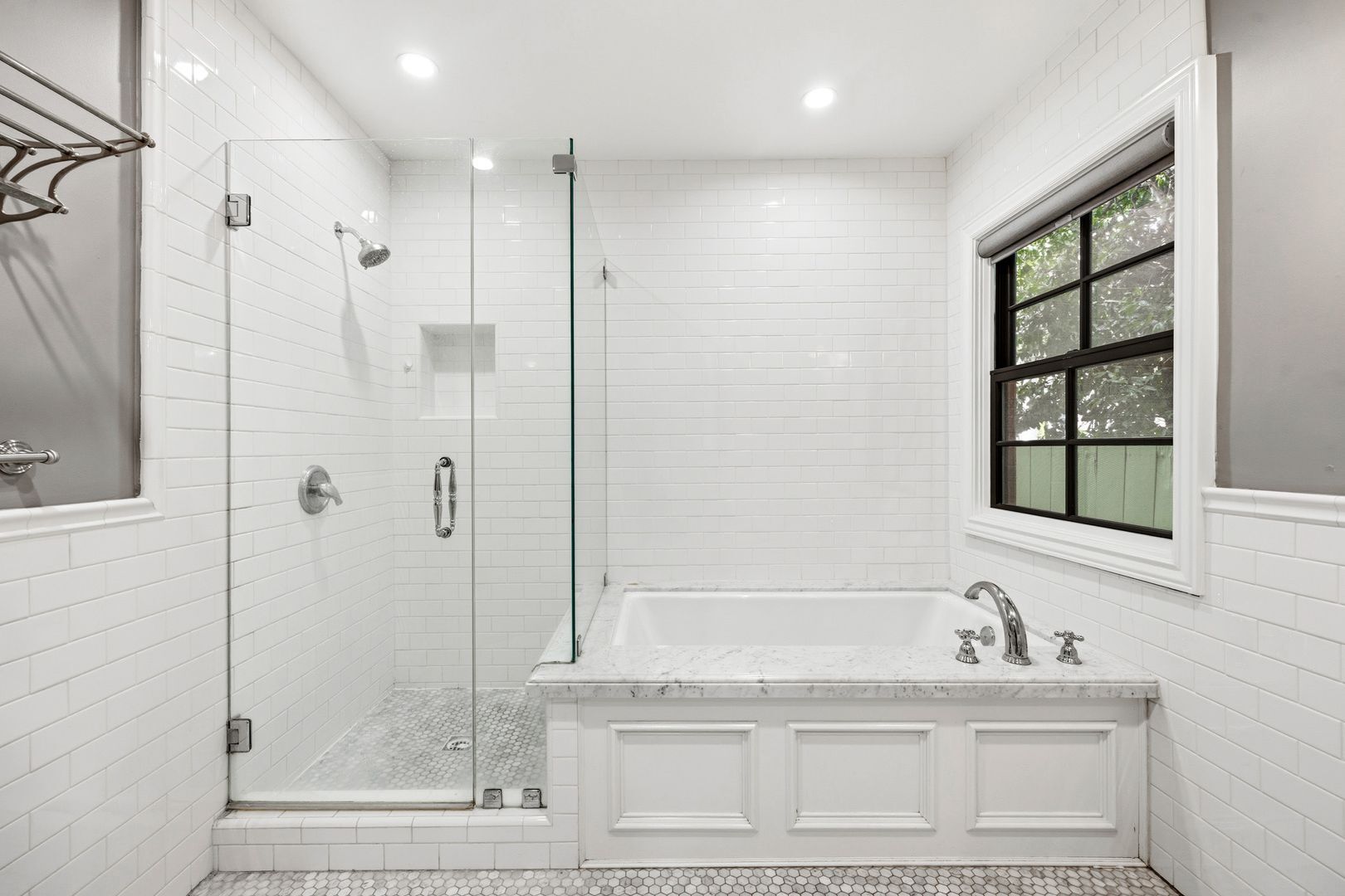 Building Photo - Beautiful Two-Story Burbank Home with Pool, Hardwood Floors & Guest House