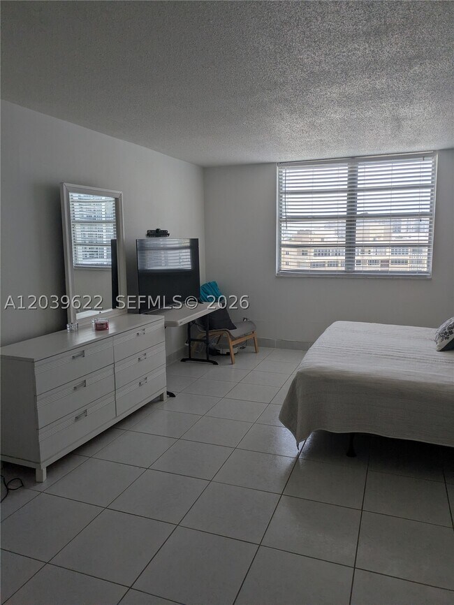 Building Photo - 1849 S Ocean Dr