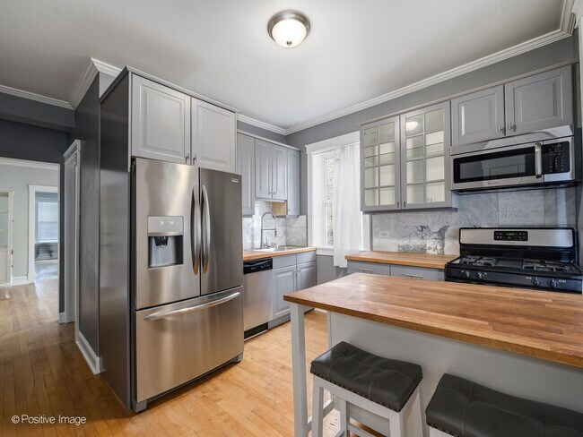 Building Photo - 4142 N Albany Ave