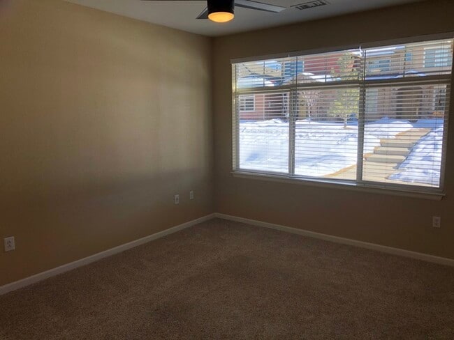 Building Photo - Stunning Condo in Palomino Park