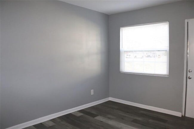 Building Photo - 740 Cooper St SW