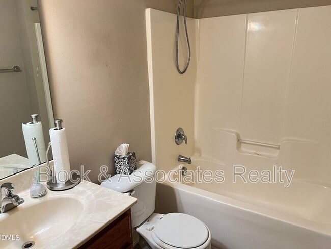 Building Photo - 1420 Dexter Ridge Dr
