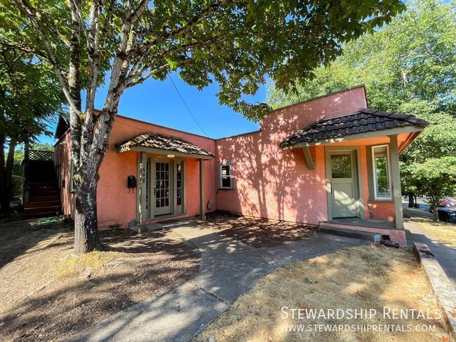 Primary Photo - Charming 4 Bd- South Campus!