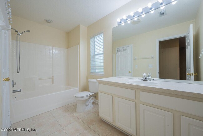 Building Photo - 7990 Baymeadows Cir E