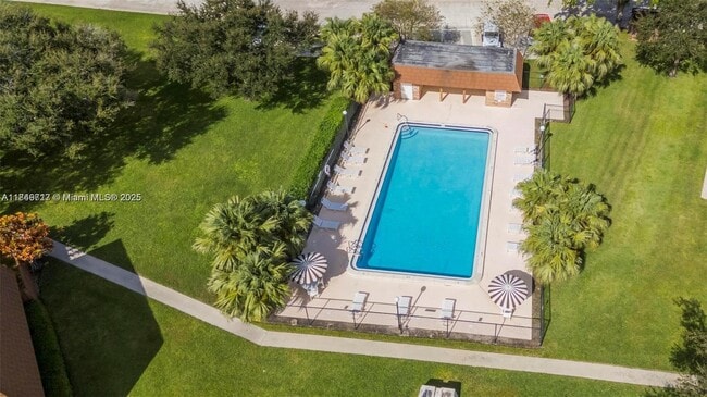Building Photo - 2551 Camelot Ct