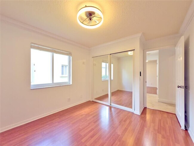 Building Photo - 1583 Presidio Dr