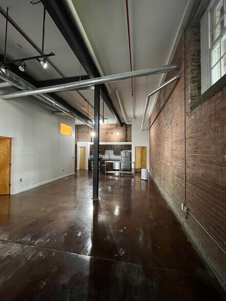 Building Photo - 1350 Rosa L Parks Blvd