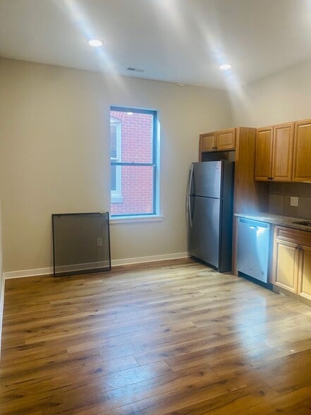 Building Photo - 1827 W Diamond St