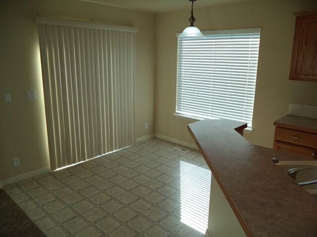 Building Photo - 1074 S New Summer Ave