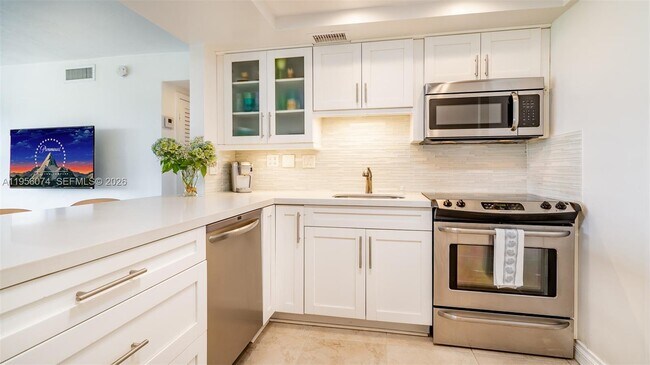 Building Photo - 555 Crandon Blvd