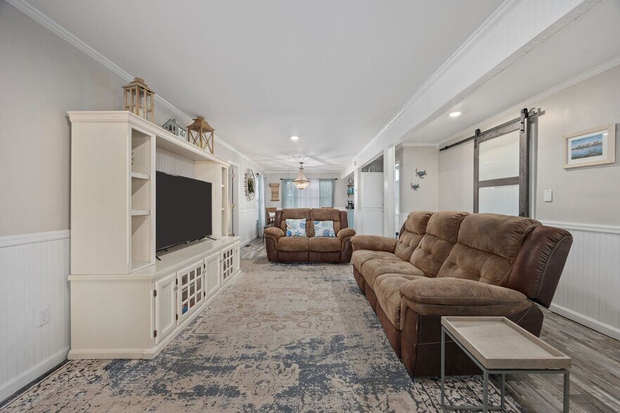 Primary Photo - 347 Seabreeze Dr