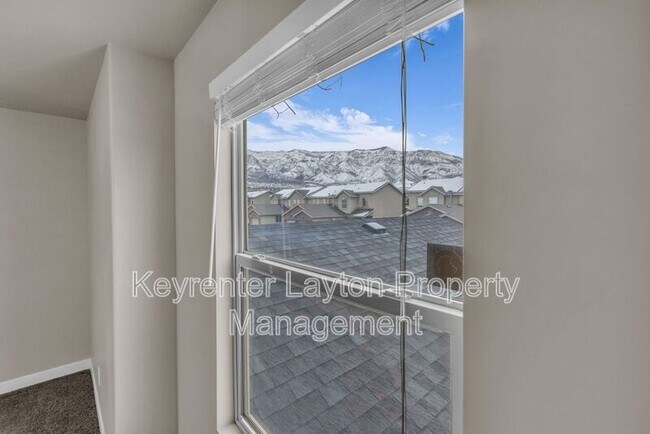 Building Photo - 2415 Wellington Dr