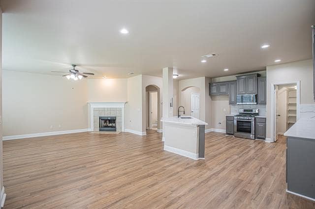 Building Photo - 728 Chatsworth Dr