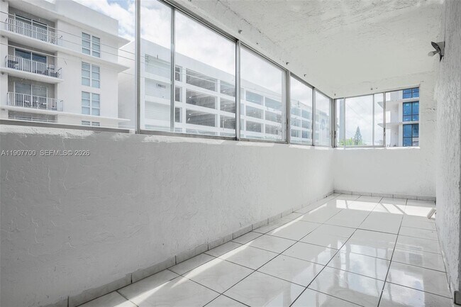 Building Photo - 750 NW 43rd Ave