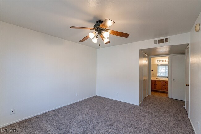 Building Photo - 3061 Key Largo Dr