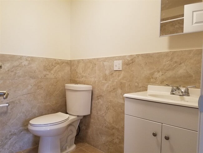 Building Photo - 26 Cottage St