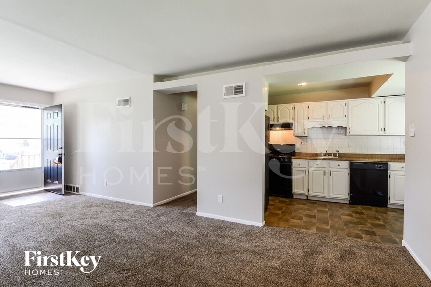 Building Photo - 755 Tyson Dr