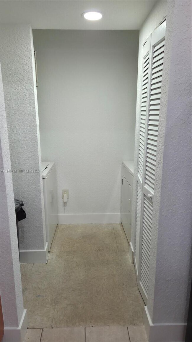 Building Photo - 2101 Belmont Ln