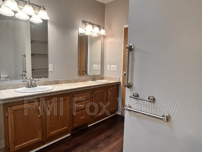 Building Photo - 5024 Shamrock Way