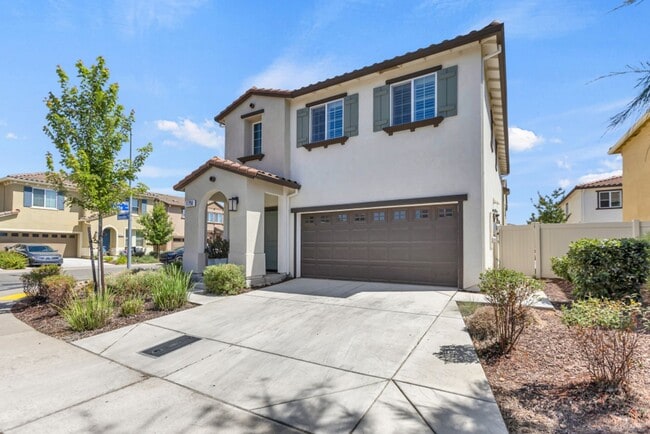 Building Photo - 4 bed / 3 bath | Upated Anatolia Home Avai...