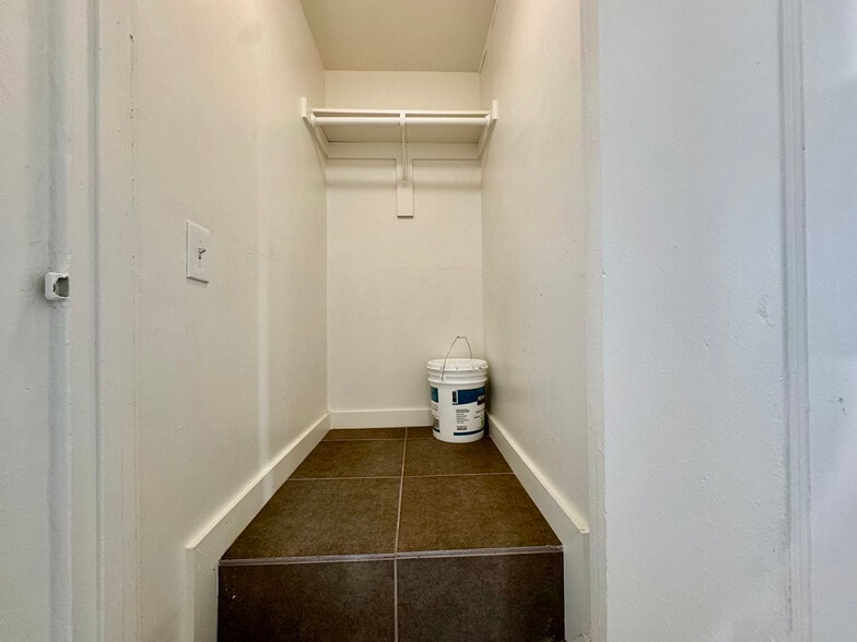 Building Photo - 695 30th St