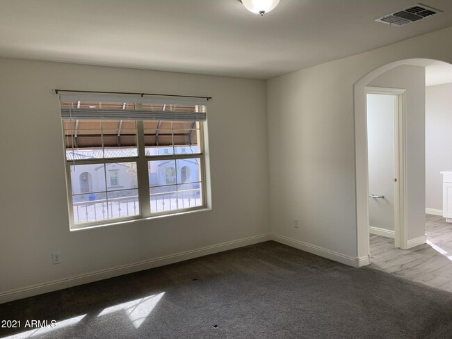 Building Photo - 9817 E Specter Dr