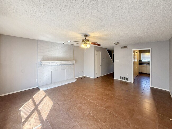 Building Photo - Charming 2-Bedroom Brick Home with Spaciou...